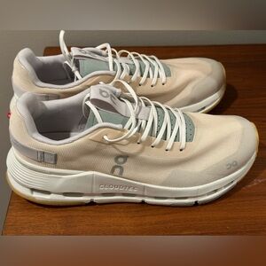 On Cloudnova Form 2 size 39/8